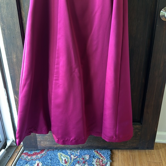 Beautiful gown with a little flare at the bottom. Worn once and dry cleaned. - Picture 3 of 4